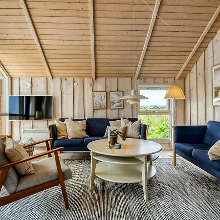 Dejligt Kalmarhus Med Indhegnet Terrasse Sj115 *