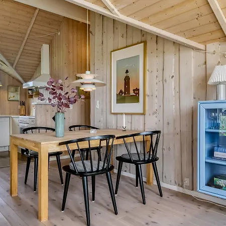 Dejligt Kalmarhus Med Indhegnet Terrasse Sj115